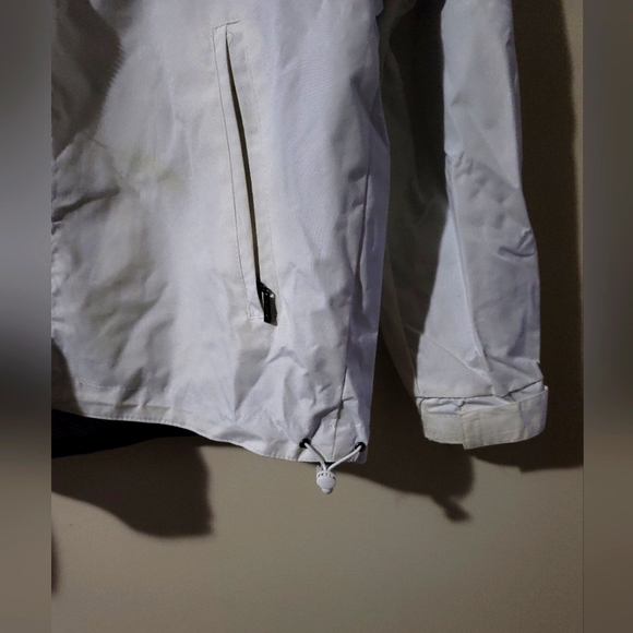 San Francisco White Raincoat - Picture 5 of 7